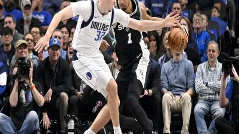 姆巴佩与C罗友好互动，互换战袍