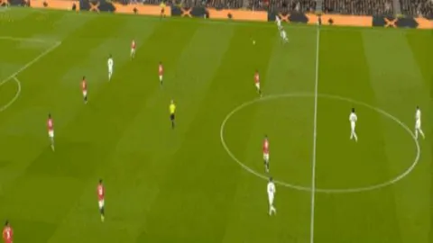 76人半场领先魔术4分，马克西贝恩表现抢眼